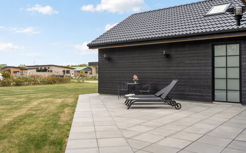 Osa - from the Sea: Græs, Græs-, Land Lot, Sommerhus, Landdistrikt, Eng, Garden Bygninger, Have, Skur