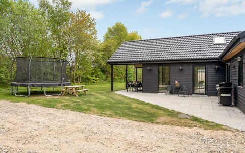 Osa - from the Sea: Græs, Græs-, Land Lot, Sommerhus, Landdistrikt, Eng, Garden Bygninger, Have, Skur