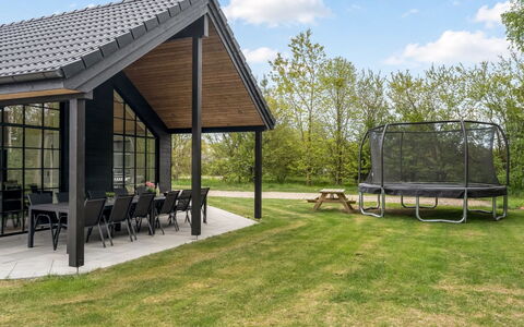 Osa - from the Sea: Garden Bygninger, Sommerhus, Skygge, Have, Udendørs Struktur, Lawn, Udendørs Møbler, Veranda, Parkere, Skur