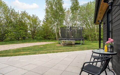 Osa - from the Sea: Møbel, Udendørs Møbler, Skygge, Udendørs Bord, Have, Stol, Lawn, Landscaping, Gård, Backyard