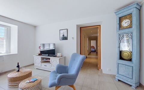 Kerdro: Møbel, Indretning, Gulvbelægning, Væg, Etage, Træ, Værelse, Loft, Belysning, Stue