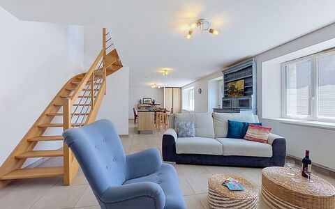 Kerdro: Møbel, Indretning, Couch, Gulvbelægning, Etage, Træ, Værelse, Stue, Loft, Lejlighed