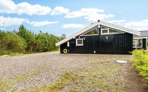 Sulho - 800M from the Sea: Tag, Hjem, Dør, Sommerhus, Skygge, Sidespor, Gård, Estate, Backyard