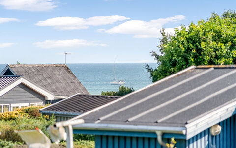 Lillan - from the Sea: Blå, Tag, Hus, Hjem, Sommerhus, Hav, Ocean, Sidespor, Kyst, Skygge