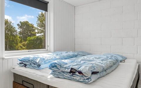 Lillan - from the Sea: Soveværelse, Seng, Sengetøj, Sengetøj, Etage, Sengetøj, Bed Frame, Værelse, Loft, Madras
