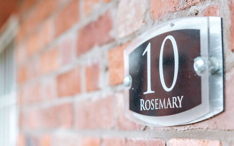 Netley Hall - Rosemary: Dæk, Skygge, Hårdttræ, Udendørs Møbler, Altan, Planke, Eco Hotel, Svømmepøl, Trægulve, Udvej