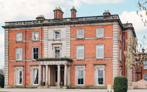 Netley Hall - Rose: Dæk, Skygge, Hårdttræ, Udendørs Møbler, Altan, Planke, Eco Hotel, Svømmepøl, Trægulve, Udvej