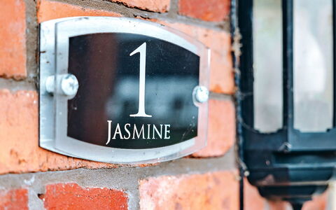 Netley Hall - Jasmine: Dæk, Skygge, Hårdttræ, Udendørs Møbler, Altan, Planke, Eco Hotel, Svømmepøl, Trægulve, Udvej