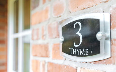 Netley Hall - Thyme: Dæk, Skygge, Hårdttræ, Udendørs Møbler, Altan, Planke, Eco Hotel, Svømmepøl, Trægulve, Udvej