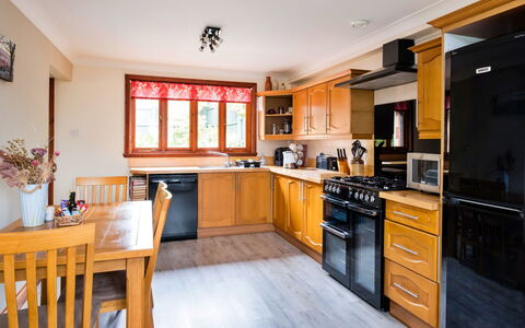 The Grove Annexe: Køkken, Møbel, Indretning, Større Bandage, Træ, Køkken Apparat, Countertop, Gulvbelægning, Cabinetry, Værelse