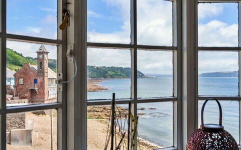 April Cottage: Hav, Ocean, Kyst, Dagslys, Bugt