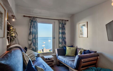 Penlee Narrows, Kingsand: Møbel, Træ, Lejlighed, Hav, Altan, Stol, Ocean, Hotel, Kaffebord, Armlæn