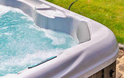 Sandhill Cottage with Hot Tub