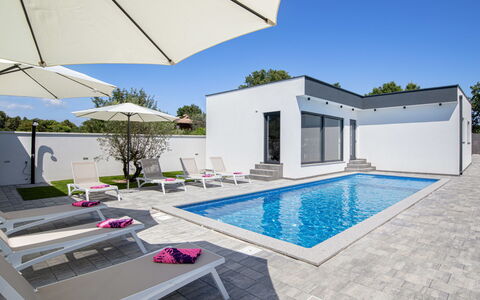 L&L: Svømmepøl, Kompositmateriale, Udvej, Beton, Flise, Design, Udendørs Møbler, Estate, Villa, Skygge