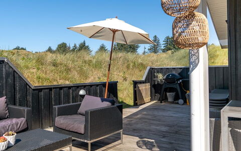 Greta - 2.5Km from the Sea: Træ, Møbel, Trægulve, Udendørs Møbler, Hårdttræ, Veranda, Dæk, Planke, Stol, Bejdse