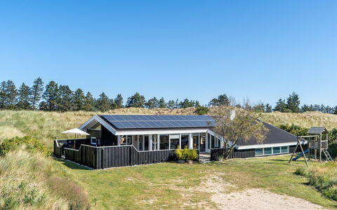 Greta - 2.5Km from the Sea: Træ, Hjem, Veranda, Dæk, Hårdttræ, Tag, Bejdse, Trægulve, Eco Hotel