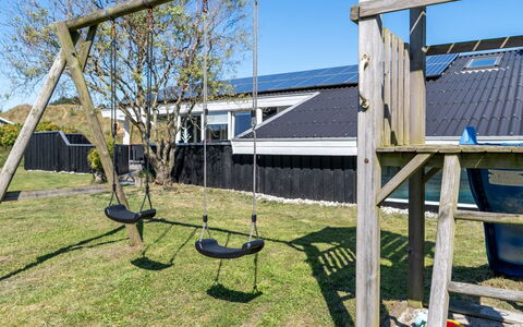 Greta - 2.5Km from the Sea: Træ, Hjem, Veranda, Dæk, Hårdttræ, Tag, Bejdse, Trægulve, Eco Hotel