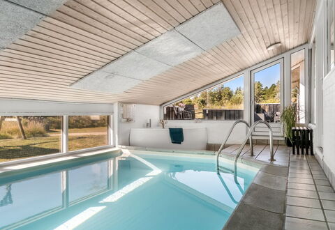 Greta - 2.5Km from the Sea: Svømmepøl, Kompositmateriale, Udvej, Loft, Design, Stol, Hotel, Dagslys, Attic, Eco Hotel