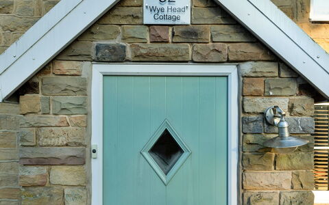 Wye Head Cottage: Daytime, Bygning, Vindue, Facade, Lejlighed, Urban Design, Ejerlejlighed, Blandet Brug