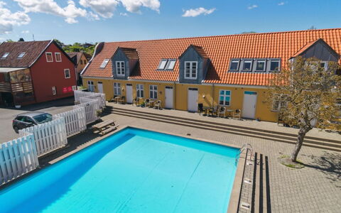 Elemine - 500M from the Sea: Tag, Hus, Hjem, Sommerhus, Dør, Sidespor, Estate, Lawn, Gård, Veranda