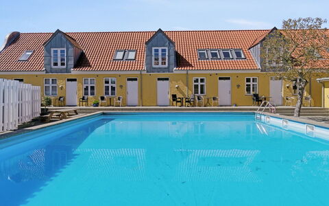 Elemine - 500M from the Sea: Tag, Hus, Hjem, Sommerhus, Dør, Sidespor, Estate, Lawn, Gård, Veranda