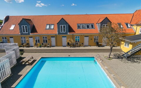 Elemine - 500M from the Sea: Tag, Hus, Hjem, Sommerhus, Dør, Sidespor, Estate, Lawn, Gård, Veranda