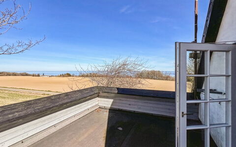 Singa - 600M from the Sea: Indretning, Loft, Lejlighed, Gulvbelægning, Møbel, Etage, Værelse, Belysning, Hjem, Couch