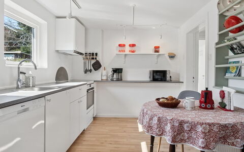 Keld - 350M from the Sea: Køkken, Køkken Apparat, Møbel, Countertop, Indretning, Større Bandage, Gulvbelægning, Cabinetry, Loft, Husholdningsapparat