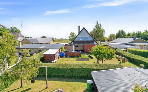 Lacey - 4Km from the Sea: Estate, Skygge, Indkørsel, Stuehus