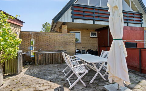 Lacey - 4Km from the Sea: Estate, Skygge, Indkørsel, Stuehus