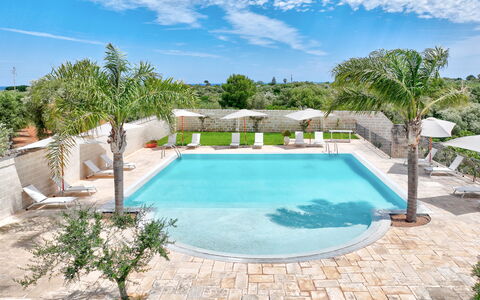 Masseria Lamagrotte By Raro Rooms: Svømmepøl, Udendørs Møbler, Udvej, Paraply, Liggestol, Kompositmateriale, Eco Hotel, Thermae, Skygge, Water Feature