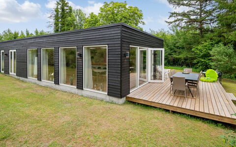 Albina - 650M from the Sea: Træ, Busk, Hjem, Land Lot, Sidespor, Sommerhus, Bunddække, Garden Bygninger, Have, Hårdttræ