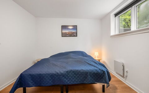 Albina - 650M from the Sea: Soveværelse, Træ, Indretning, Loft, Seng, Etage, Gulvbelægning, Sengetøj, Værelse, Sengetøj