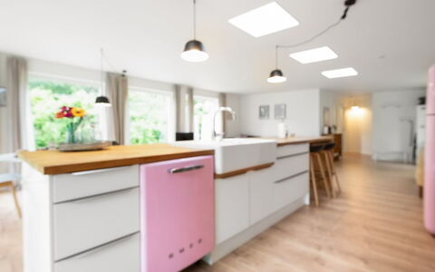Albina - 650M from the Sea: Indretning, Køkken, Gulvbelægning, Countertop, Møbel, Køkken Apparat, Træ, Etage, Cabinetry, Loft