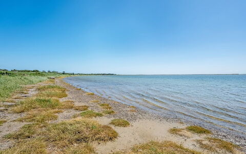 Tatianna - 100M from the Sea: Træ, Hjem, Veranda, Dæk, Hårdttræ, Tag, Bejdse, Trægulve, Eco Hotel