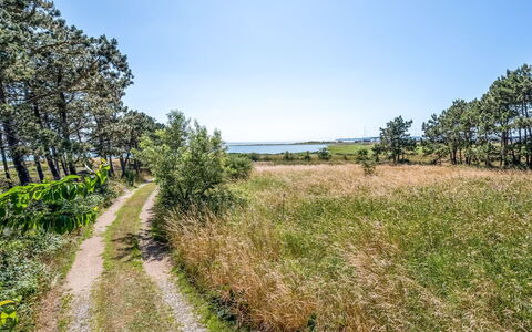 Tatianna - 100M from the Sea: Træ, Hjem, Veranda, Dæk, Hårdttræ, Tag, Bejdse, Trægulve, Eco Hotel