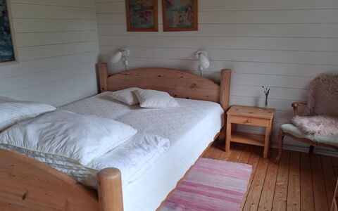 Annalia - 400M from the Sea: Møbel, Seng, Soveværelse, Træ, Gulvbelægning, Etage, Indretning, Sengetøj, Sengetøj, Loft