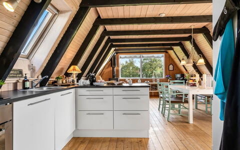 Annalia - 400M from the Sea: Træ, Gulvbelægning, Loft, Køkken, Møbel, Indretning, Attic, Etage, Stol, Trægulve