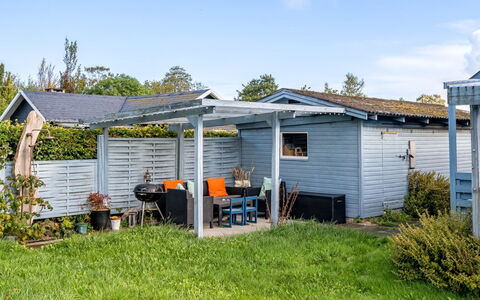 Annalia - 400M from the Sea: Tag, Busk, Hjem, Hus, Sidespor, Have, Sommerhus, Land Lot, Bunddække, Garden Bygninger
