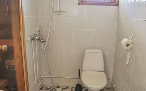 Mukalilla, Paritalo Sis Loppusiivouksen: Toiletbræt, Badeværelse, Toilet, Sanitærarmatur, Gulvbelægning, Etage, Vvs, Håndvask, Flise, Tap