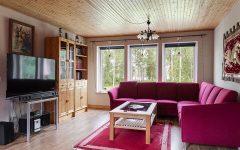 Jönsamåla: Møbel, Indretning, Træ, Gulvbelægning, Loft, Etage, Stue, Couch, Hjem, Værelse