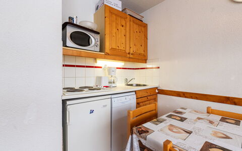 Les Eterlous: Lejlighed, Bejdse, Hårdttræ, Cabinetry, Hotel, Skuffe