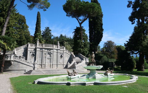 La Casa di Carlo: Have, Landscaping, Parkere, Estate, Lawn, Mansion, Evergreen, Botanisk Have, Villa, Palads