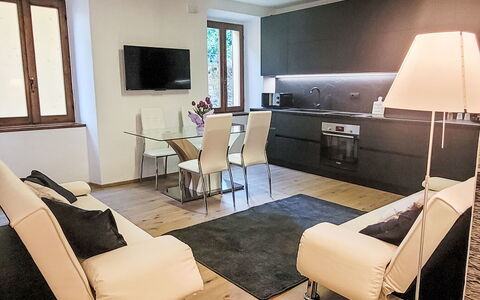 La Scaletta: Møbel, Indretning, Gulvbelægning, Etage, Træ, Værelse, Loft, Couch, Bord, Stue