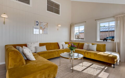 Adia - 650M from the Sea: Estate, Skygge, Indkørsel, Stuehus