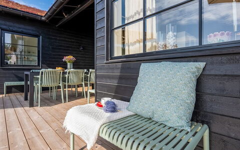 Adia - 650M from the Sea: Estate, Skygge, Indkørsel, Stuehus