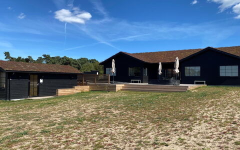 Adia - 650M from the Sea: Træ, Gulvbelægning, Indretning, Etage, Møbel, Trægulve, Værelse, Loft, Bejdse, Hårdttræ