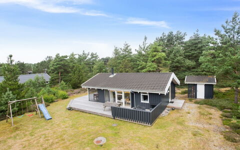Siegfried - 400M from the Sea: Svømmepøl, Udendørs Møbler, Møbel, Udvej, Flise, Eco Hotel, Skygge, Stol, Fritid, Estate