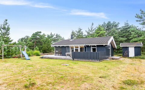 Siegfried - 400M from the Sea: Svømmepøl, Udendørs Møbler, Møbel, Udvej, Flise, Eco Hotel, Skygge, Stol, Fritid, Estate
