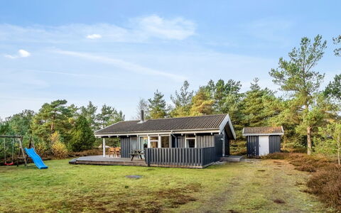 Siegfried - 400M from the Sea: Svømmepøl, Udendørs Møbler, Møbel, Udvej, Flise, Eco Hotel, Skygge, Stol, Fritid, Estate